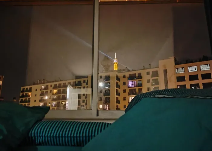 Tour Eiffel Two-Bathroom Two-Bedroom Loggia Spacious Quiet Brand-New Apartment