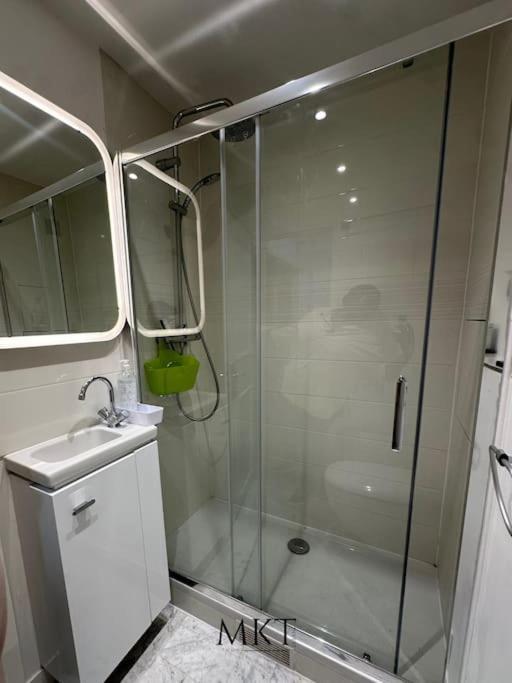 Tour Eiffel Two-bathroom Two-bedroom Loggia Spacious Quiet Brand-new Apartment