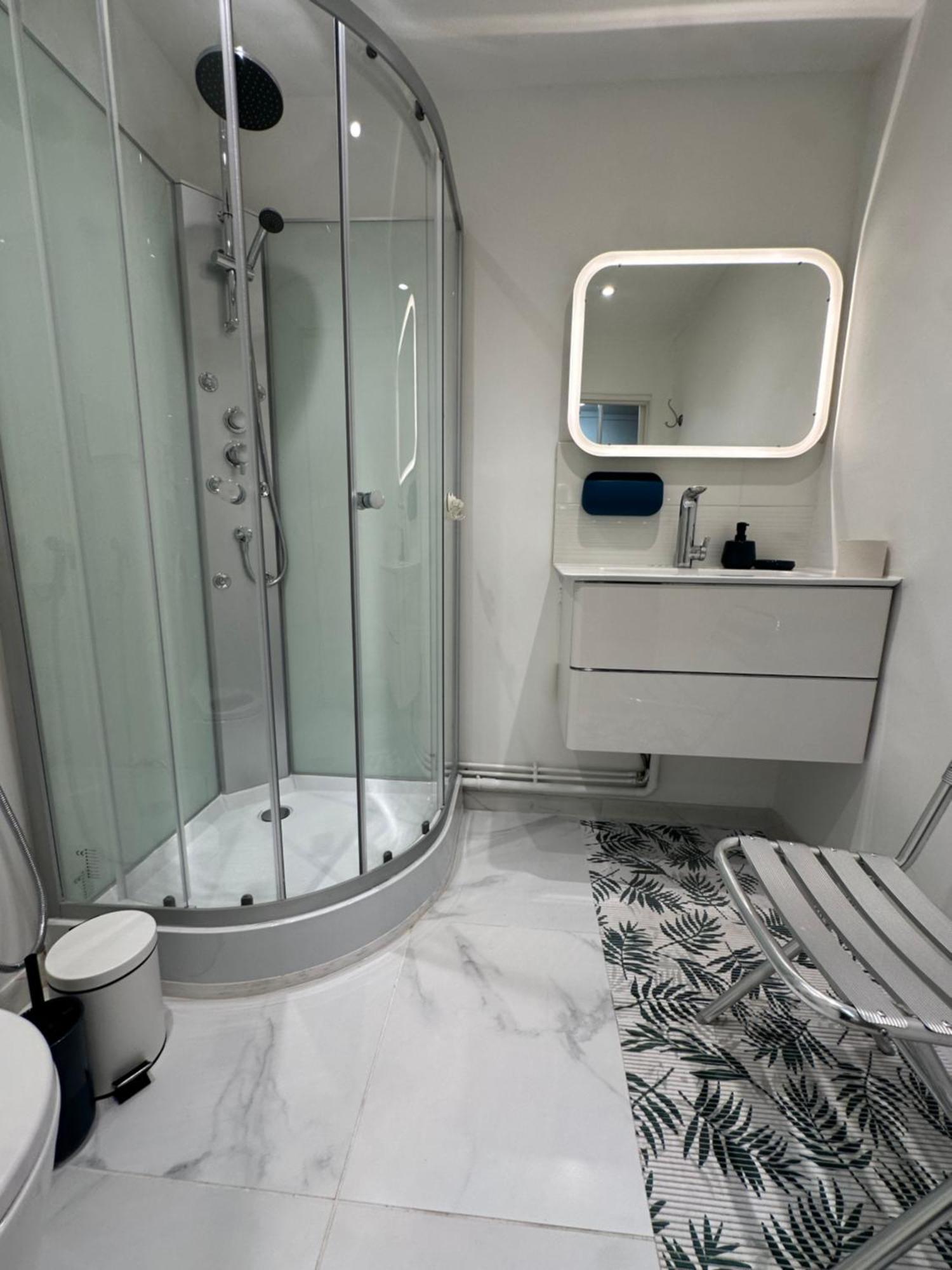 Tour Eiffel Two-bathroom Two-bedroom Loggia Spacious Quiet Brand-new Apartment